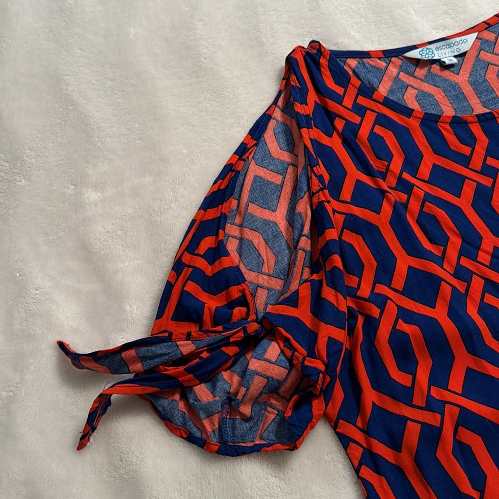 Shirt - Picture 3 of 4